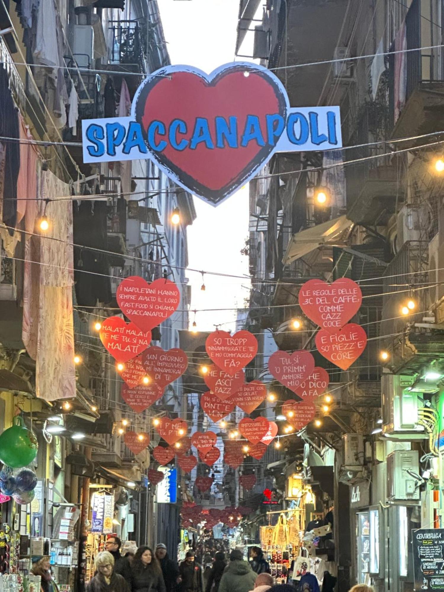 La Casa Di Patta A Spaccanapoli Buitenkant foto